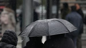 Senapred advierte sobre intensas lluvias y bajas temperaturas en la zona central debido a sistema frontal