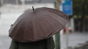 Sistema frontal trae lluvias intensas y vientos en Santiago y la región Metropolitana
