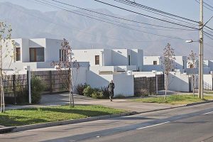 Sectores económicos enfrentan incrementos significativos en contribuciones y carga fiscal en Chile