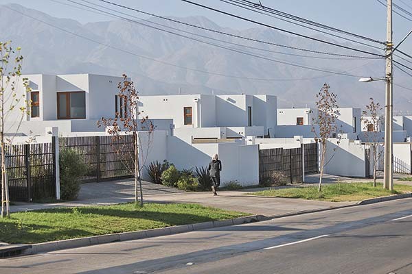 Sectores económicos enfrentan incrementos significativos en contribuciones y carga fiscal en Chile