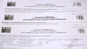 Contraloría reporta aumento del 321% en gasto municipal por licencias médicas en 2024