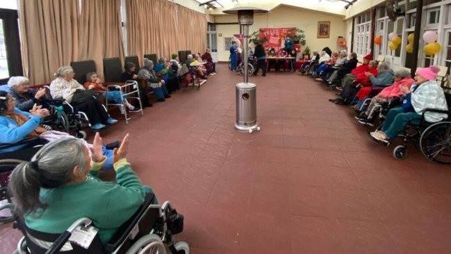 Fundación Las Rosas lanza campaña para proteger a adultos mayores durante el invierno