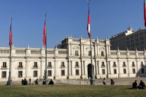 Debate sobre las pensiones de exmandatarios en Chile y el mundo
