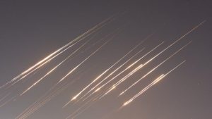 Irán lanza ataques contra bases militares estadounidenses en Qatar e Irak como represalia