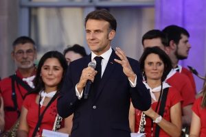 Macron anuncia aceleración en negociaciones con Irán para evitar escalada de conflicto