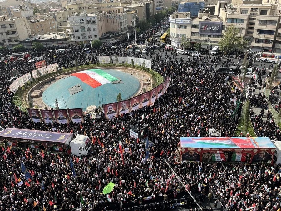 Irán inicia funerales de militares y científicos fallecidos tras ataques israelíes