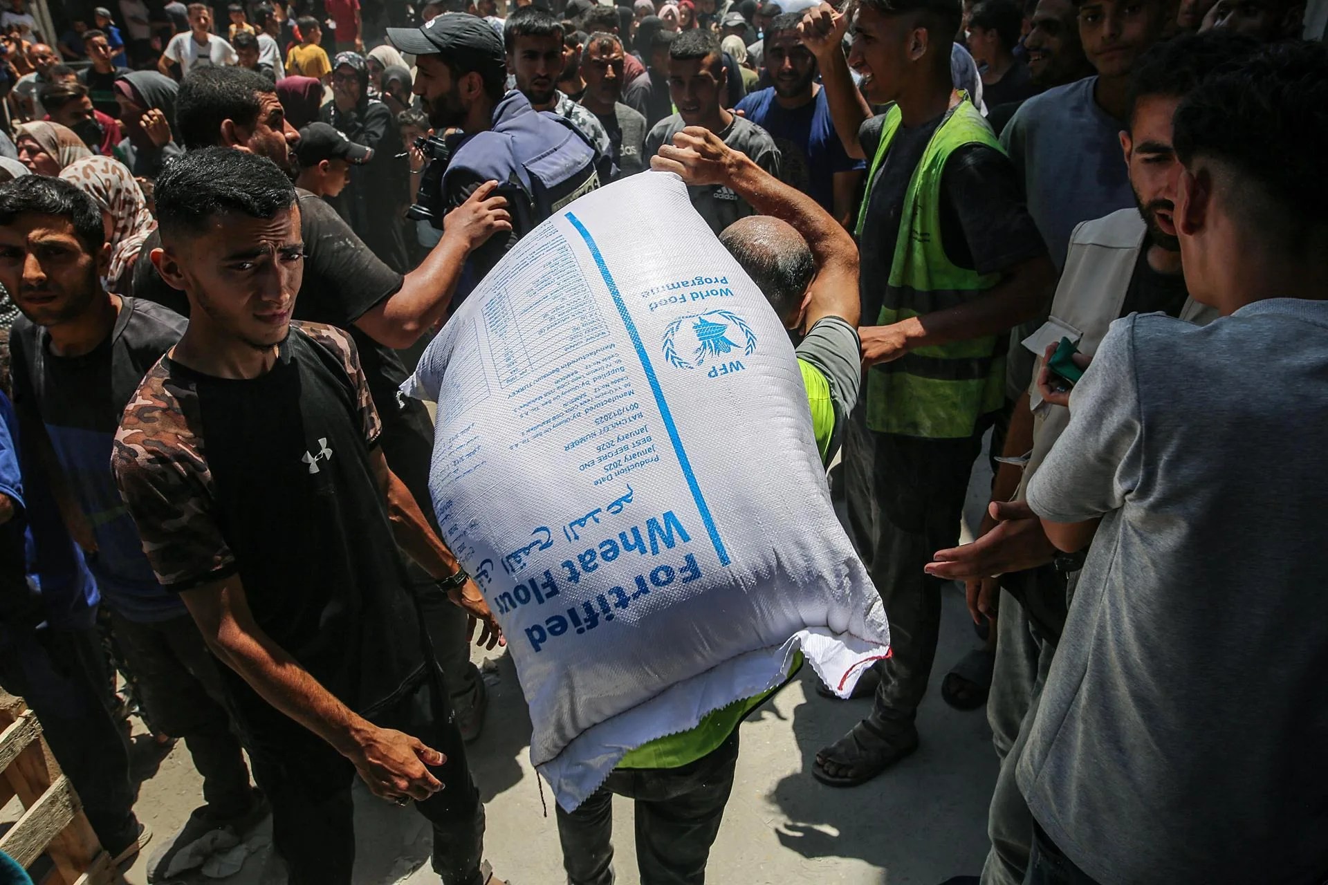 Ataques israelíes en Gaza dejan al menos 50 palestinos muertos, incluyendo civiles en puntos de ayuda humanitaria
