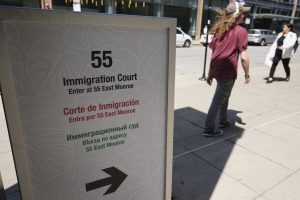 Juez federal declara ilegales los recortes de fondos del NIH por discriminación racial y de género