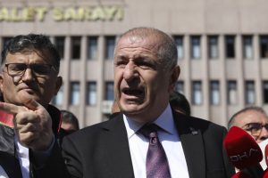 Armenia y Turquía buscan reactivar sus relaciones diplomáticas en histórica reunión en Estambul