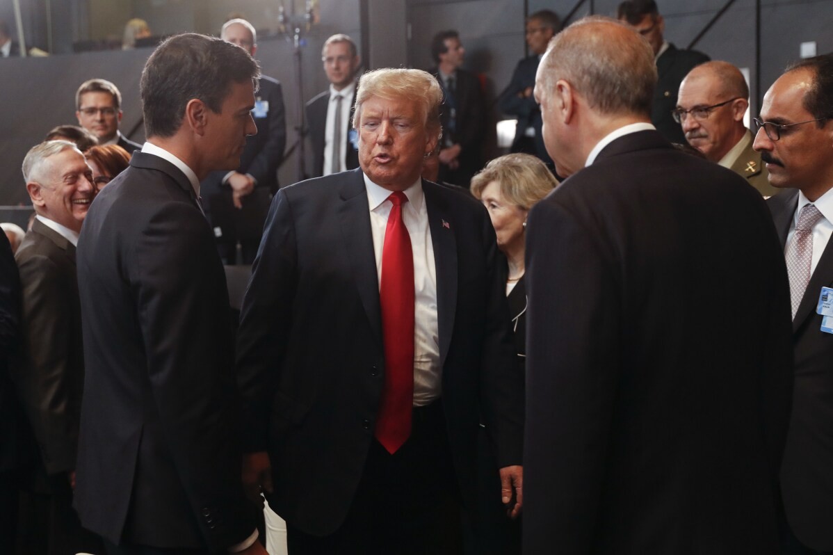 Romanía designa a un exalcalde de centro-derecha como nuevo primer ministro en medio de crisis política