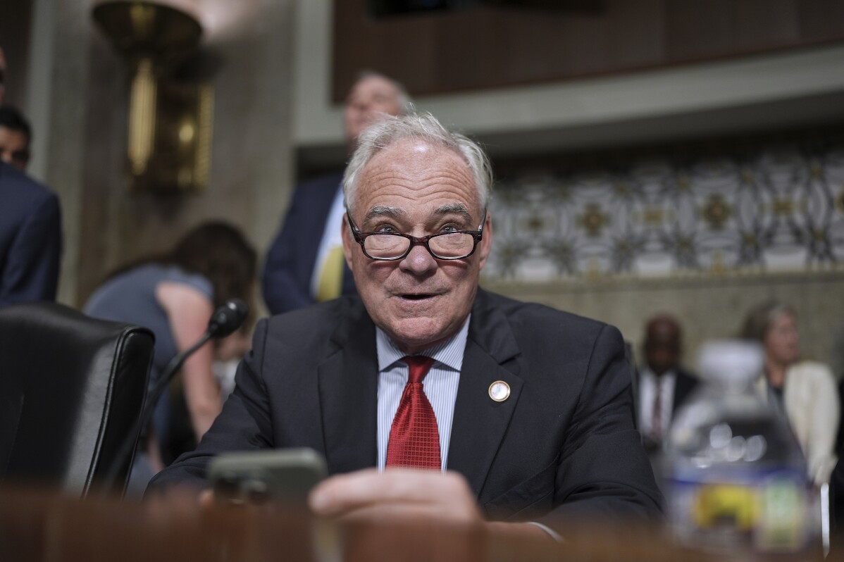 Miles de iraníes despiden a altos mandos militares y científicos tras ataques israelíes