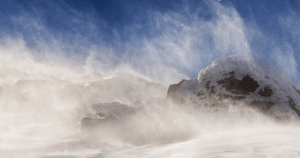 Alerta por fuertes vientos y posible viento blanco en el norte de Chile con rachas que superan los 100 km/h